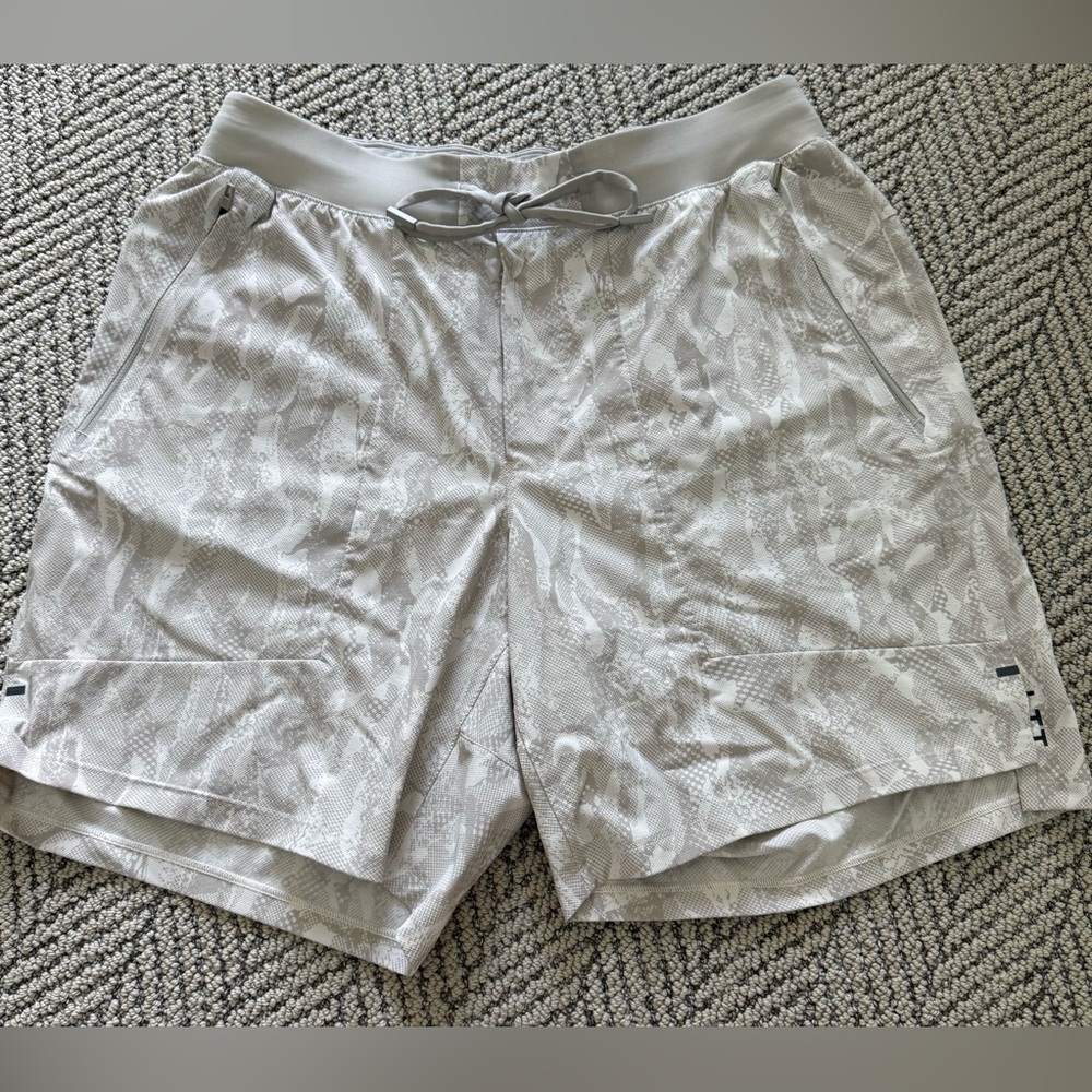Lululemon License To Train Lined Shorts 7’’ Large